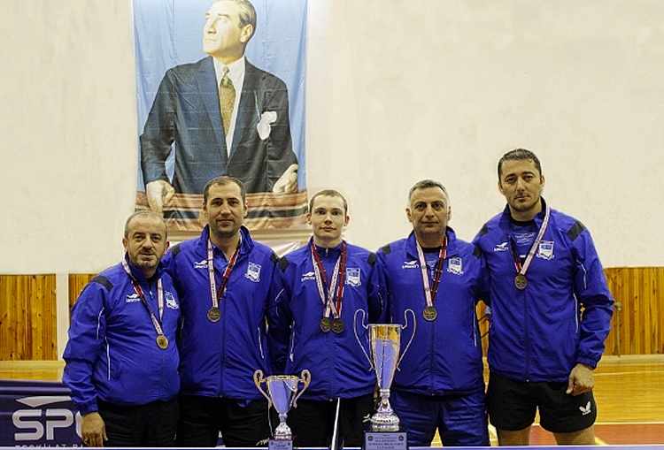 Masa Tenisi Takımı'ndan iki başarı birden gorseli