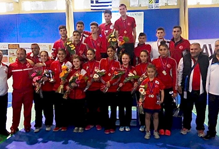 Erzincanlı Badmintoncular Yunanistan'dan başarı ile döndü... gorseli