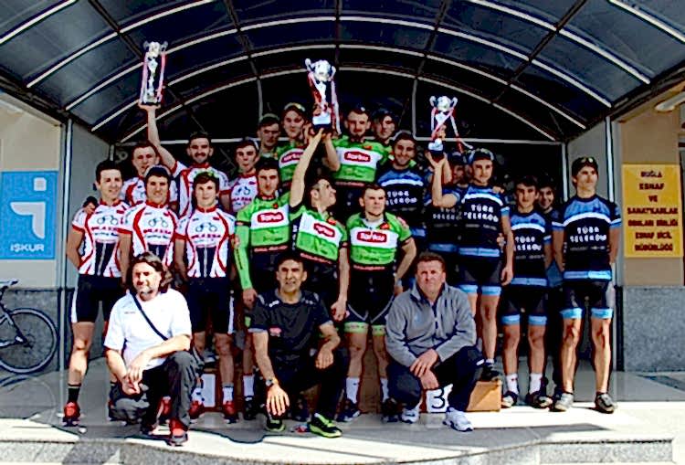 Sivaslı bisikletçiler takım halinde üçüncü oldu gorseli