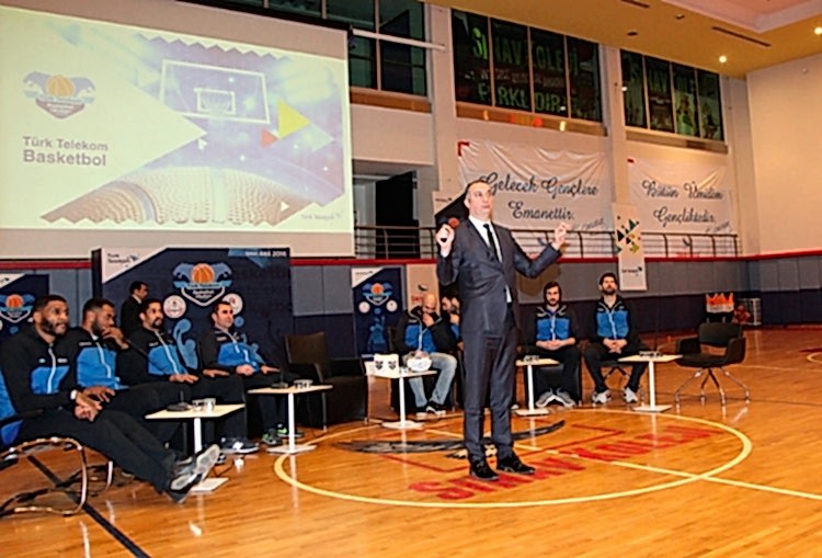 Türk Telekom Basketbol Takımı Sınav Koleji'nde... gorseli